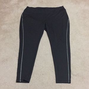 Black Tek Gear leggings with reflective seam 2x